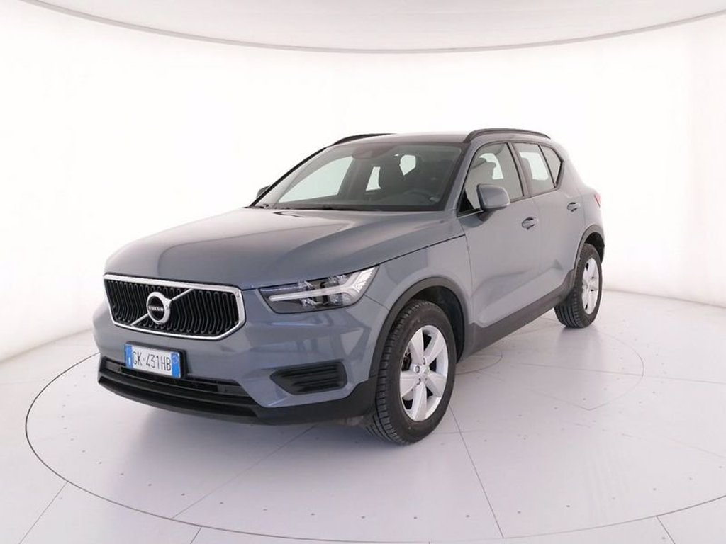 VOLVO XC40 T2 Momentum Core