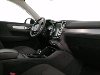 VOLVO XC40 T2 Geartronic Momentum Pro